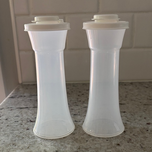 Tupperware hourglass salt and pepper shakers - Picture 1 of 5